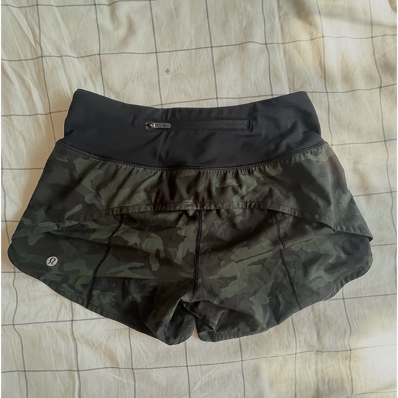 LULULEMON Speed Up Shorts Size 4 Green Camouflage - Picture 3 of 6